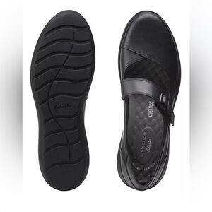 Clark’s Black leather Mary Jane 
Size Women 7 1/2 m NWT